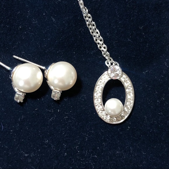 Swarovski Earings and Necklace Set - Picture 3 of 8